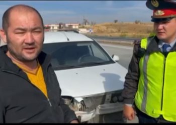 Жолда қалған жүргізушілер патрульдік полицейлерге алғыстарын жеткізуде