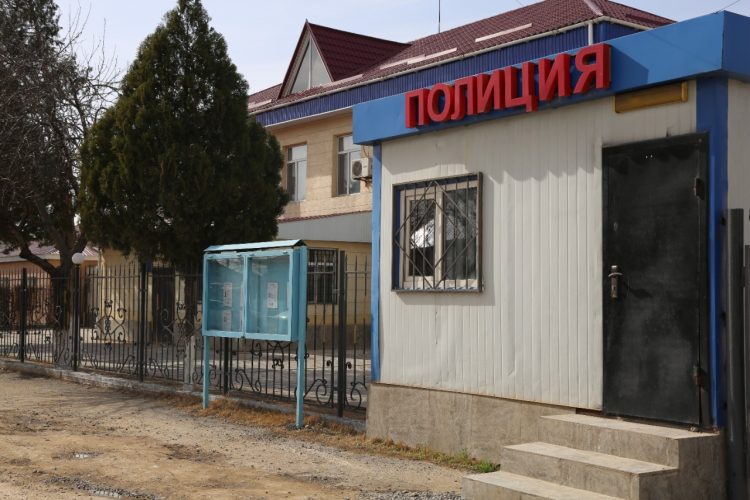 Түркістан облысында есірткі егіп, оны сақтаған 44 жастағы тұрғын сотты болды.