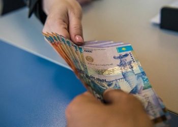 «Мүгедектікке шығарып беремін» деп 11 тұрғынды алдаған әйел ұсталды