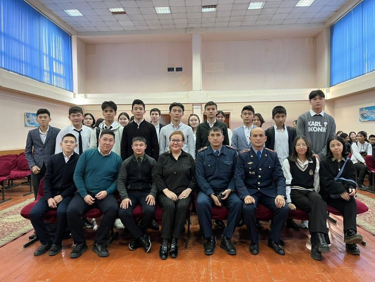 Шымкент: Тәртіп сақшылары оқушыларға нашақорлықтың алдын алу бойынша ақпараттық-түсіндірмелік дәріс өткізді