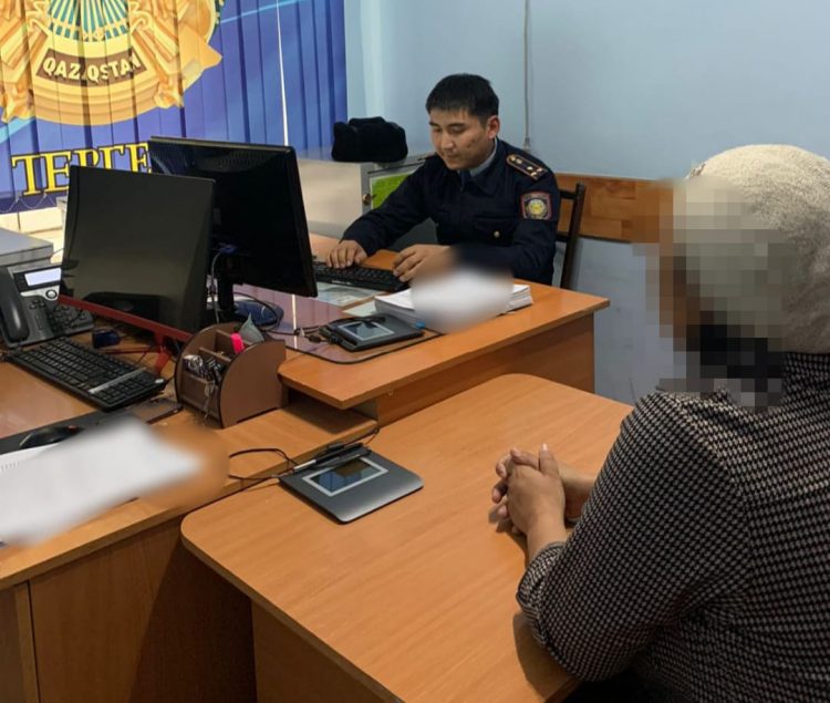 Полицейлер таныстарының атынан жасырын несие алған жас әйелді анықтады