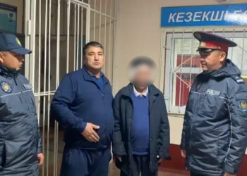 Түркістан облысының полицейлері жоғалған қарияны отбасымен қауыштырды