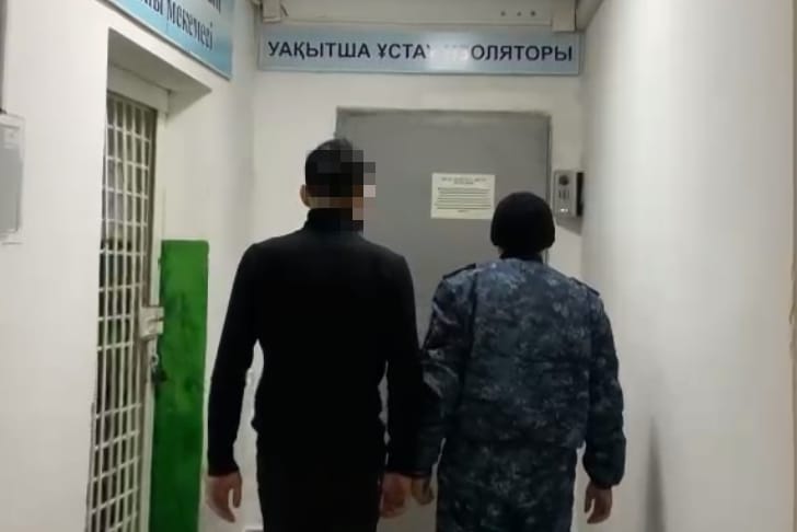 Полицейлер такси жүргізушілерінің атынан алаяқтықтың ерекше әдісімен заңсыз несие алған жас жігітті ұстады