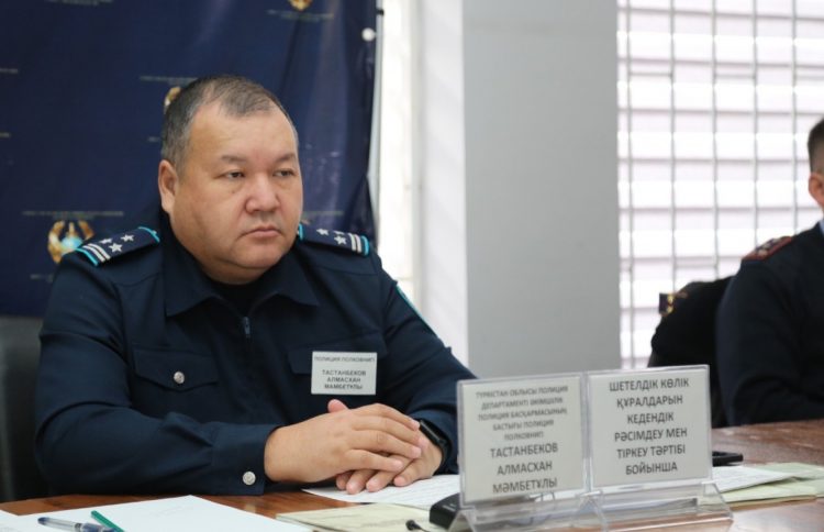 Шетелдік көліктерді рәсімдеу шараларын полицейлер қабылдауға келген 160-қа жуық тұрғынға түсіндіріп берді