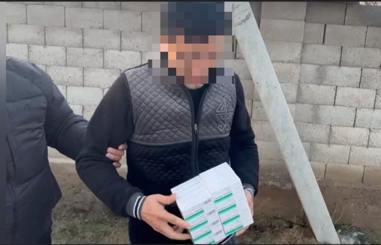 Түркістан облысының полицейлері ауыл тұрғындарынан 1000-нан астам «Трамадол» таблеткасын тәркілеп алды